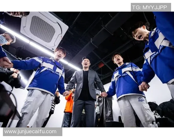 南俱杯飓风队与国民队激战正酣谁能在赛场上笑到最后