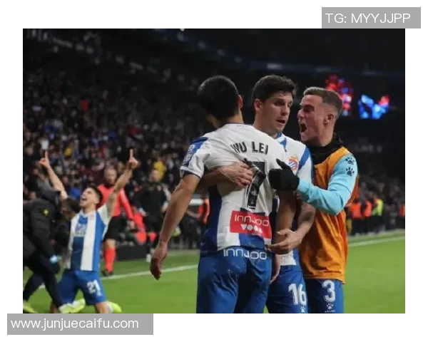 多特蒙德与斯图加特激战在即球迷期待精彩对决与精彩进球 多特蒙德与斯图加特激战在即球迷期待精彩对决与精彩进球